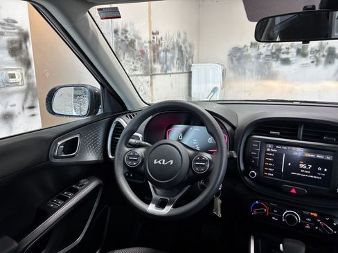 Used 2025 Kia Soul LX w/ LX Technology Package image 32
