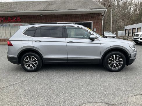 Used 2020 Volkswagen Tiguan SE w/ Panoramic Sunroof Package image 4