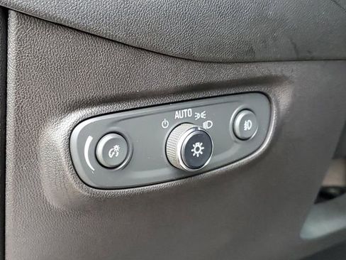 Used 2023 Chevrolet Equinox Premier image 8