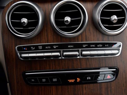 Used 2022 Mercedes-Benz GLC 300 image 27