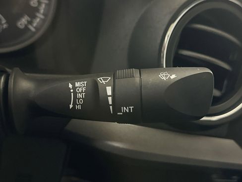 Used 2018 Toyota Tacoma SR image 29