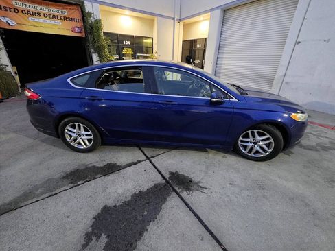 Used 2013 Ford Fusion SE FWD image 2