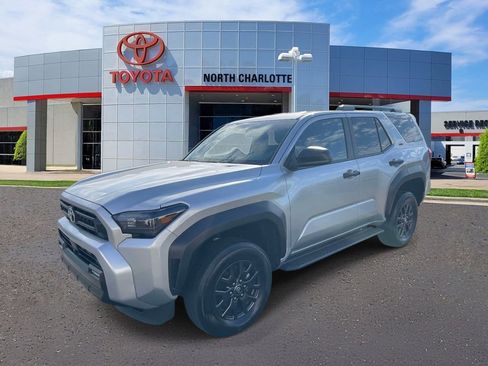 Used 2025 Toyota 4Runner SR5 AWD/4WD image 5