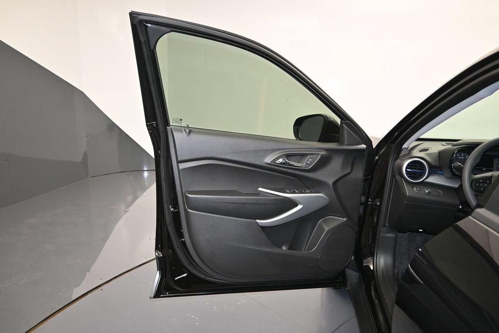 New 2026 Chevrolet Trax LS w/ LS Convenience Package FWD image 10