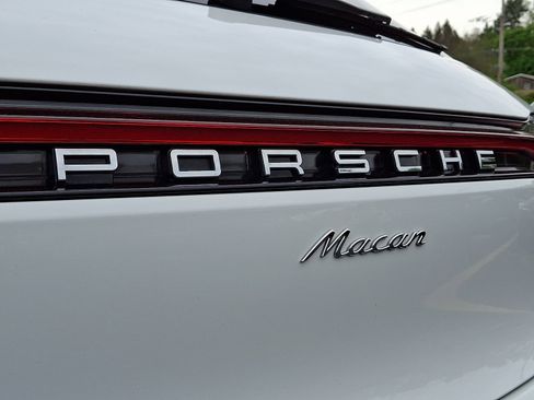 Used 2020 Porsche Macan AWD/4WD image 30