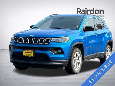 Used 2024 Jeep Compass Latitude AWD/4WD image 3