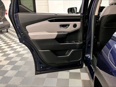 Used 2025 Honda Pilot Touring image 23