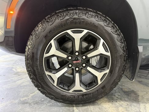 Used 2026 GMC Yukon AT4 AWD/4WD image 36