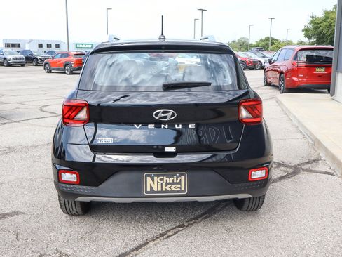 Used 2025 Hyundai Venue SEL FWD image 5