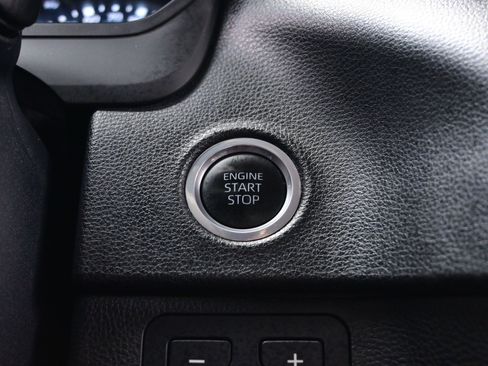 Used 2022 Toyota Tundra SR5 w/ SR5 Convenience Package image 18