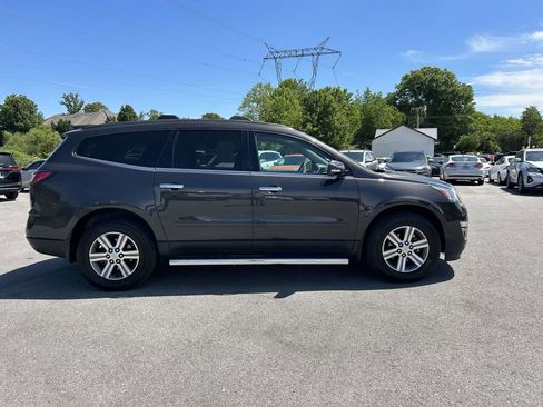 Used 2016 Chevrolet Traverse LT FWD image 2