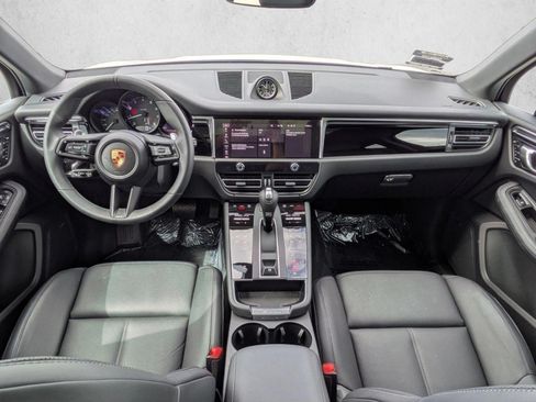 Certified 2025 Porsche Macan AWD/4WD image 22