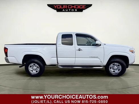 Used 2018 Toyota Tacoma SR5 AWD/4WD image 5