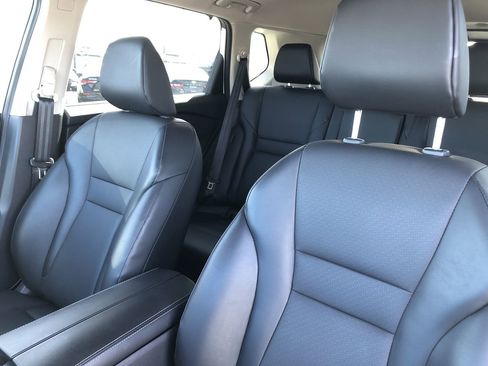 Used 2025 Nissan Rogue SV w/ SV Premium Package image 14