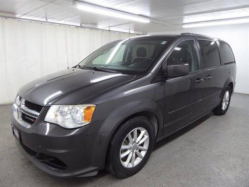 Used 2016 Dodge Grand Caravan SXT image 3