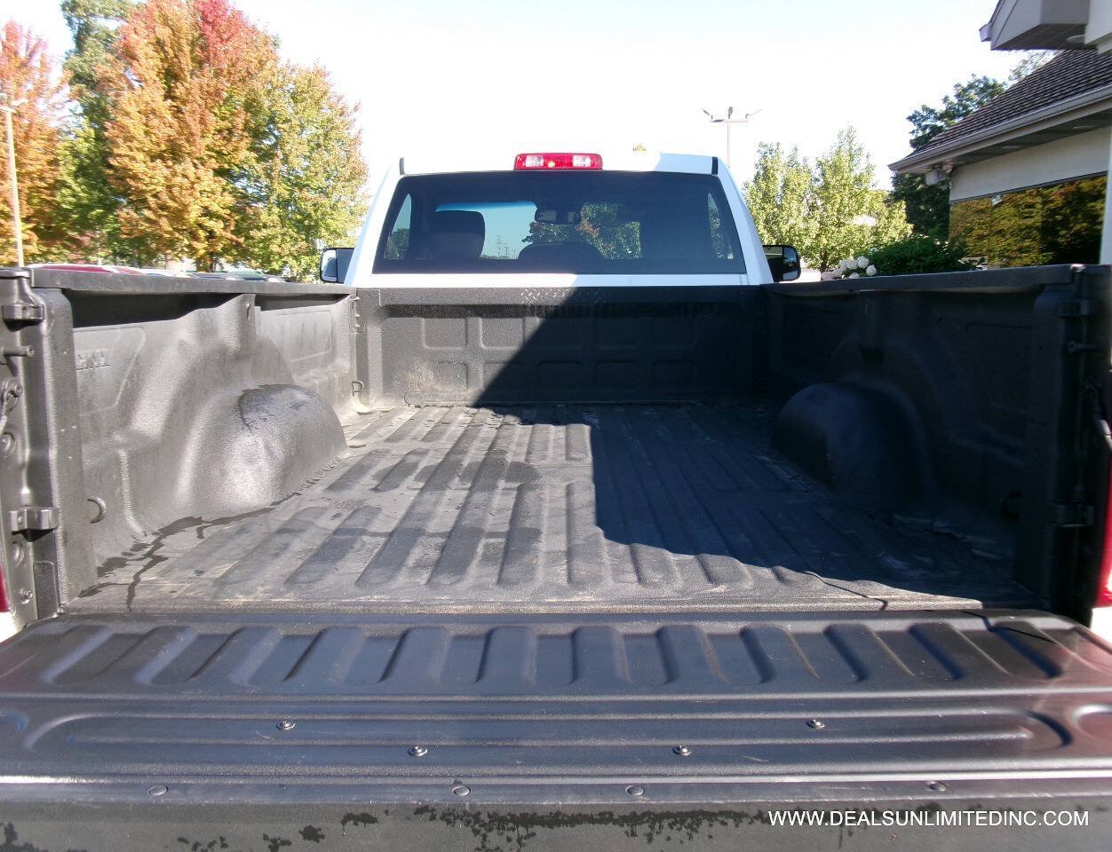 Used 2018 RAM 3500 Tradesman w/ Chrome Appearance Group AWD/4WD image 17