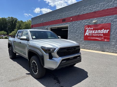 Certified 2026 Toyota Tacoma TRD Off-Road AWD/4WD image 1