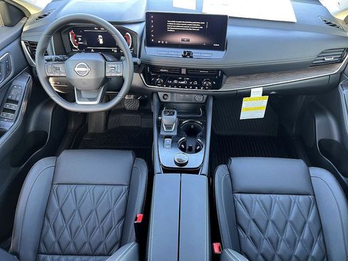 New 2026 Nissan Rogue Platinum image 8