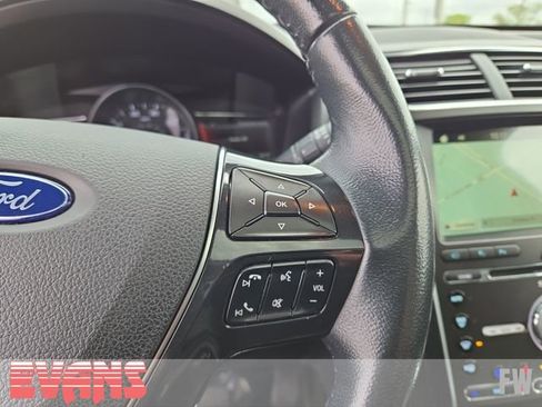 Used 2017 Ford Explorer Limited w/ Equipment Group 303A AWD/4WD image 15