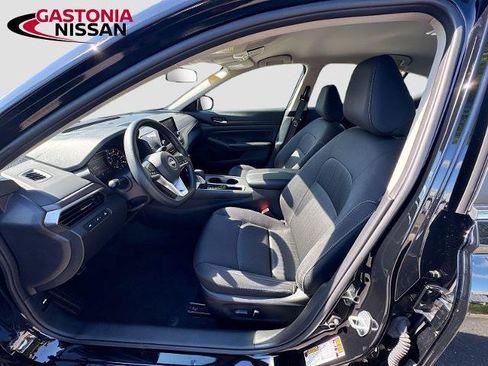 Certified 2025 Nissan Altima 2.5 SV FWD image 29