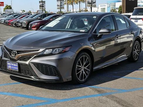 Used 2024 Toyota Camry SE FWD image 3