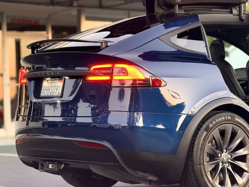 Used 2018 Tesla Model X 100D image 9