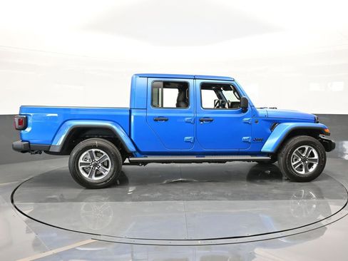 Used 2024 Jeep Gladiator Sport w/ Premium Package image 7