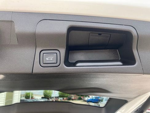 Certified 2023 GMC Acadia SLE w/ Driver Convenience Package AWD/4WD image 11
