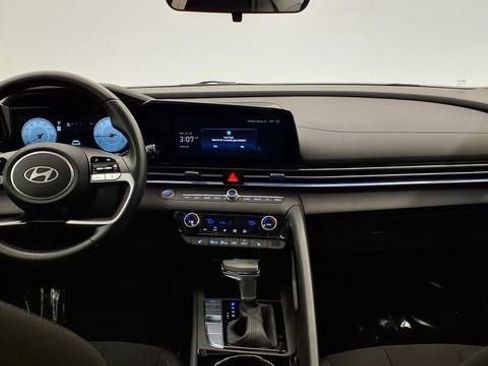 Used 2025 Hyundai Elantra SEL image 26
