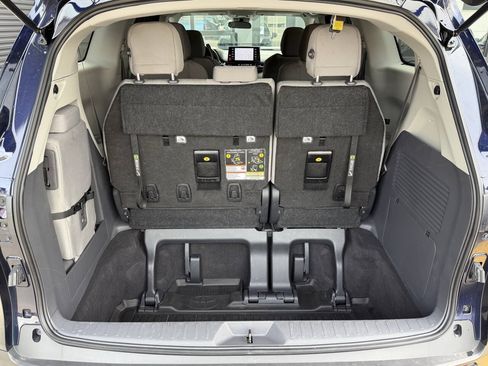 Used 2024 Toyota Sienna LE AWD/4WD image 31