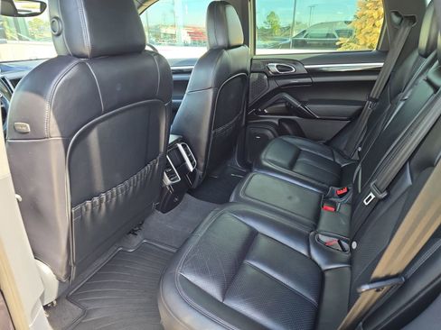 Used 2016 Porsche Cayenne S image 23