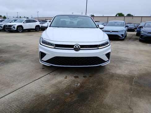 New 2026 Volkswagen Jetta SE FWD image 8