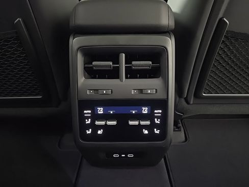 Certified 2025 Porsche Macan Electric RWD image 26