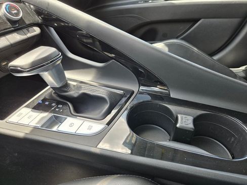 Used 2021 Hyundai Elantra Limited FWD image 15