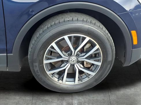 Used 2021 Volkswagen Tiguan S image 9