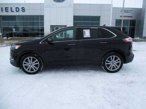 Used 2024 Ford Edge Titanium image 3