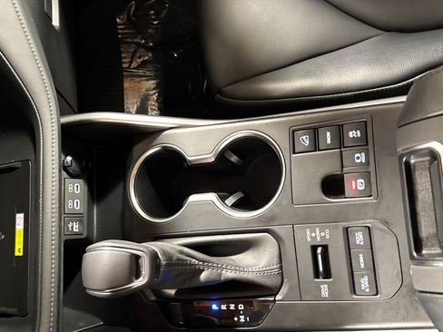 Used 2023 Toyota Highlander XLE AWD/4WD image 24