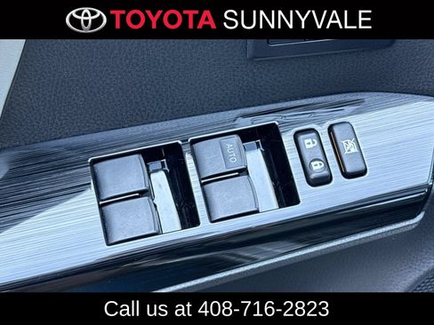 Used 2017 Toyota RAV4 Limited AWD/4WD image 17