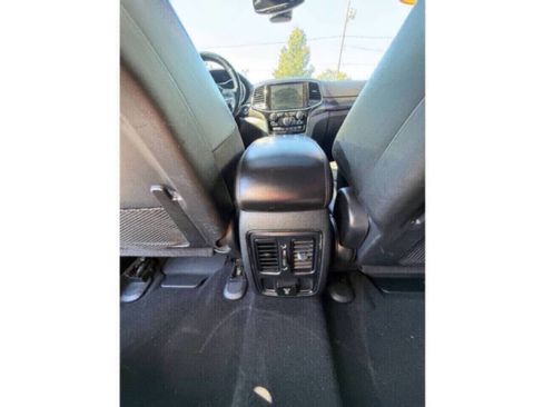 Used 2020 Jeep Grand Cherokee Altitude image 15