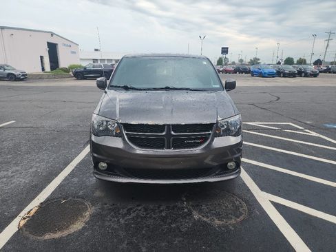Used 2017 Dodge Grand Caravan GT FWD image 2