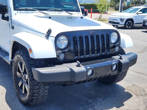Used 2014 Jeep Wrangler Unlimited Sahara AWD/4WD image 9
