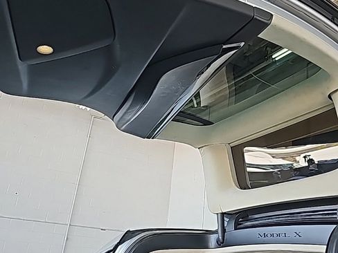 Used 2016 Tesla Model X P90D image 47