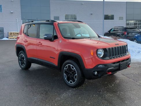 Used 2017 Jeep Renegade Trailhawk image 2