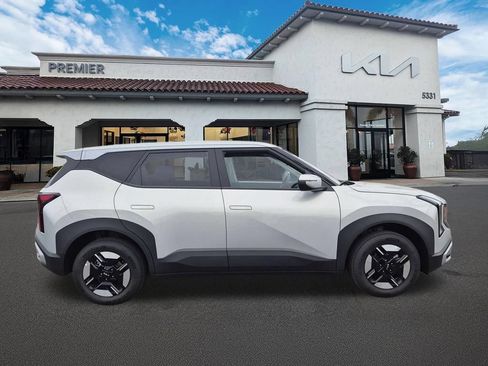 New 2027 Kia Seltos LX FWD image 9