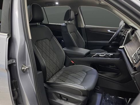 Used 2024 Volkswagen Atlas SEL Premium R-Line image 32