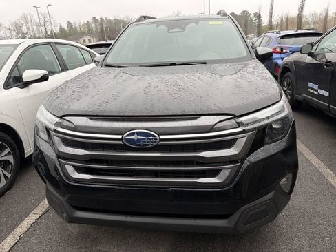 Used 2025 Subaru Forester Limited image 2