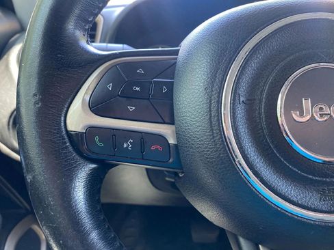 Used 2016 Jeep Renegade Latitude FWD image 17