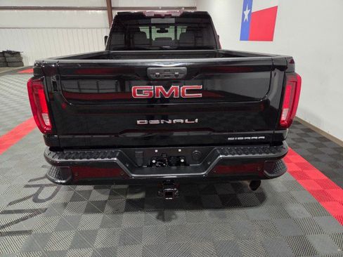 Used 2022 GMC Sierra 2500 Denali image 13