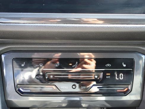 Used 2023 Volkswagen Tiguan SE R-Line image 54