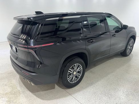 Used 2024 Chevrolet Traverse LS FWD image 5
